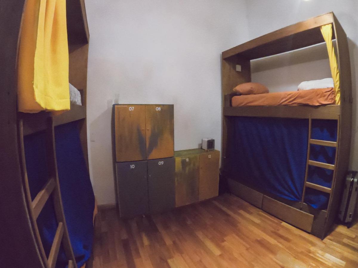 Charruas Hostel Монтевидео Экстерьер фото
