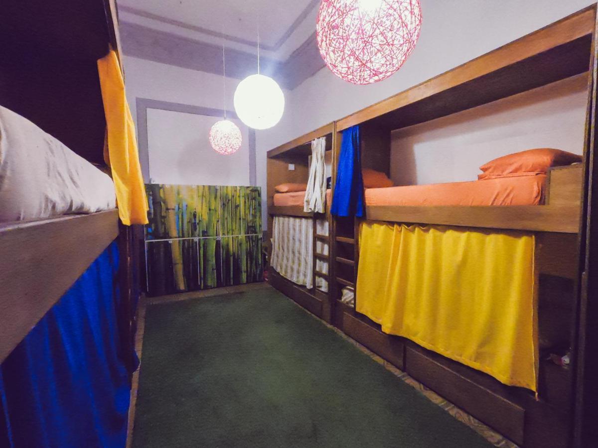 Charruas Hostel Монтевидео Экстерьер фото