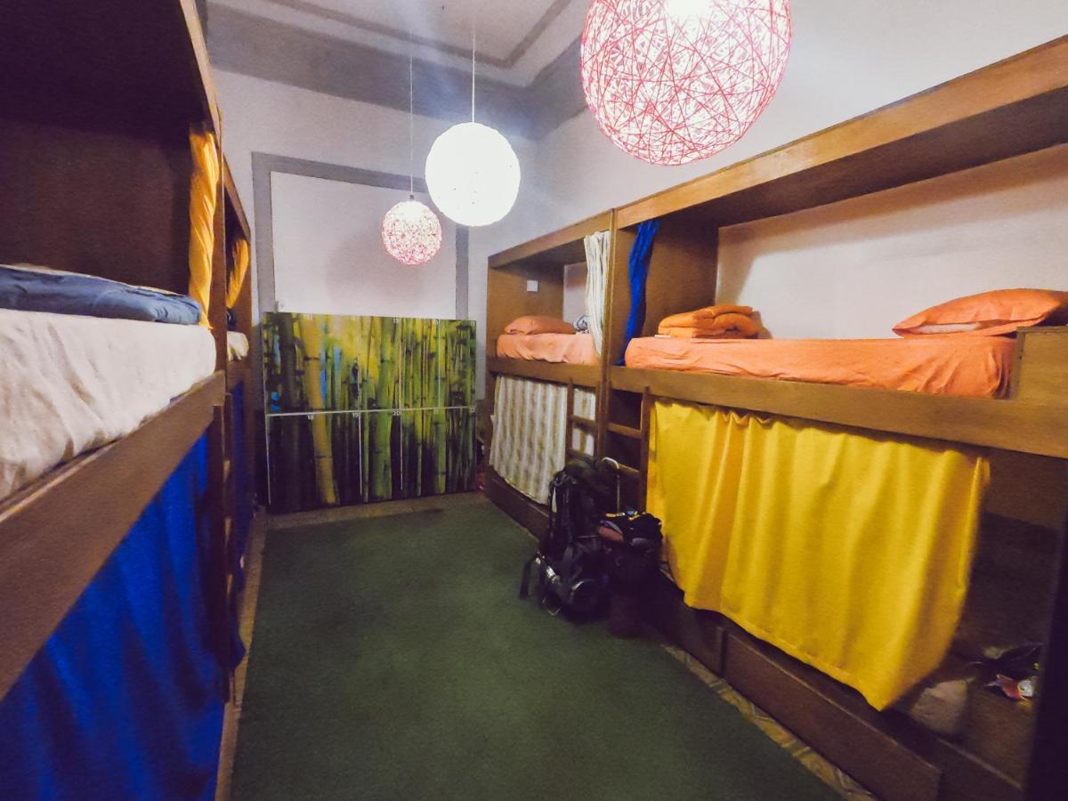 Charruas Hostel Монтевидео Экстерьер фото
