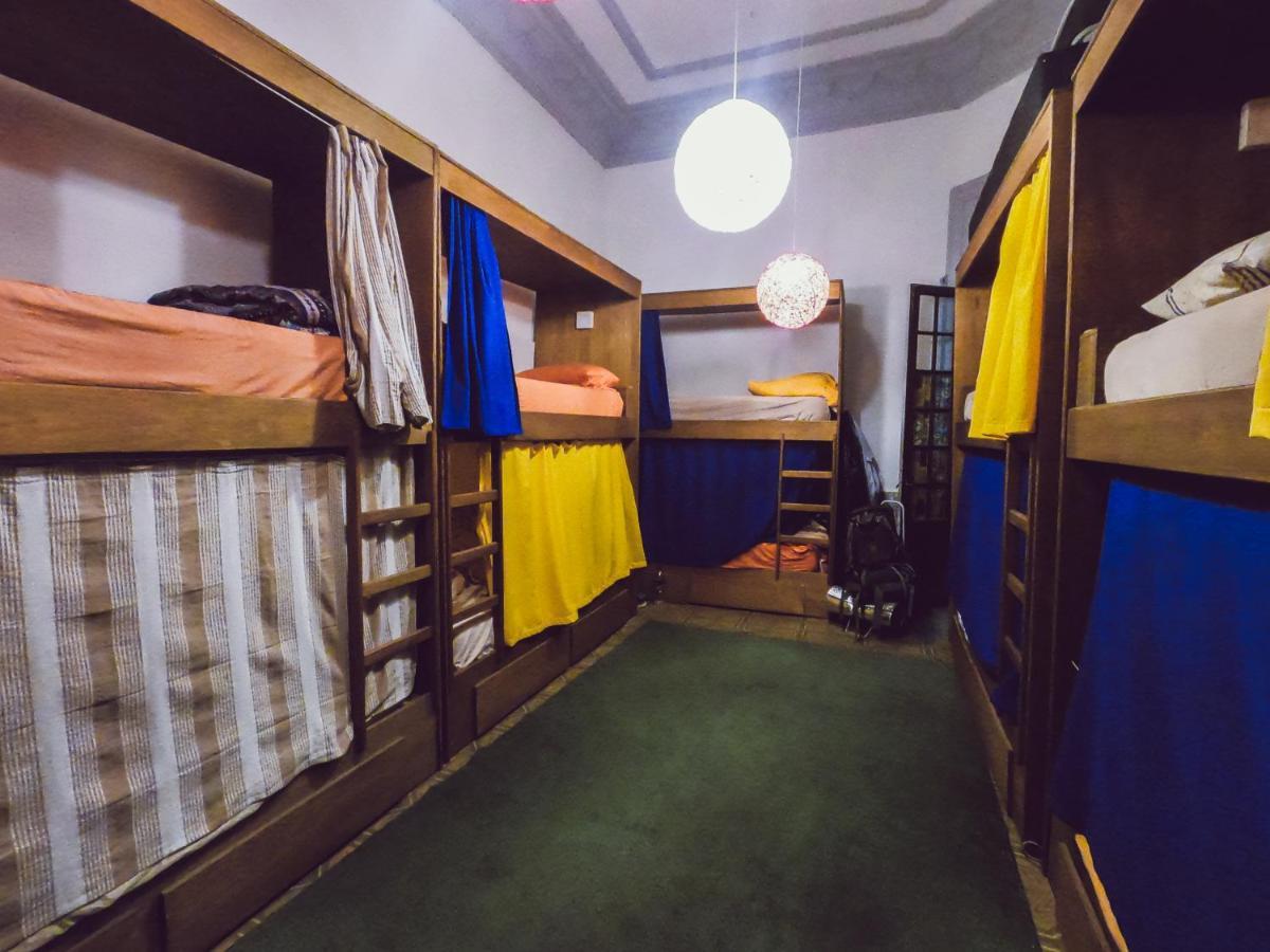 Charruas Hostel Монтевидео Экстерьер фото