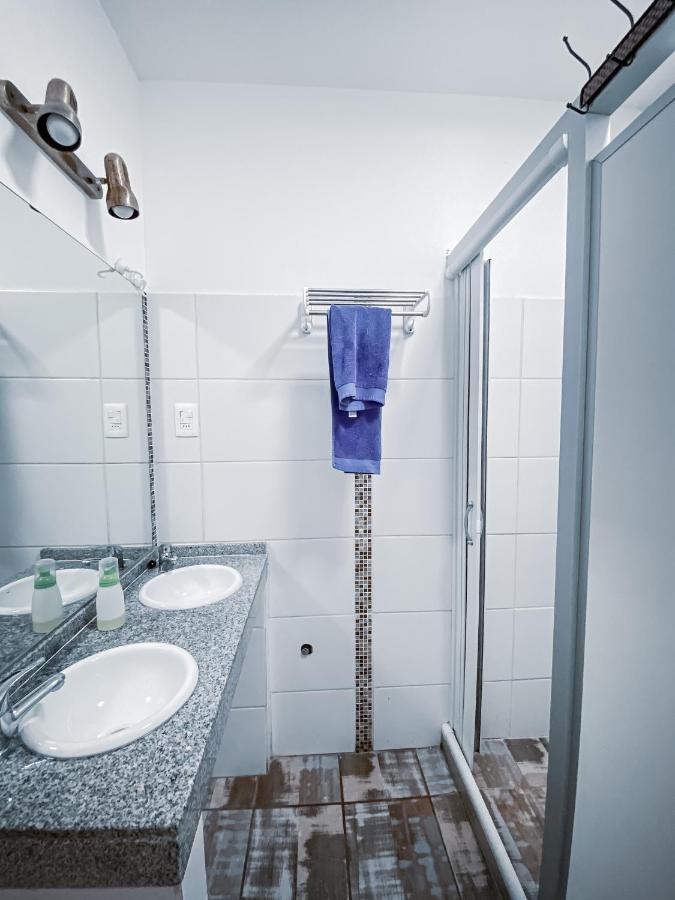 Charruas Hostel Монтевидео Экстерьер фото